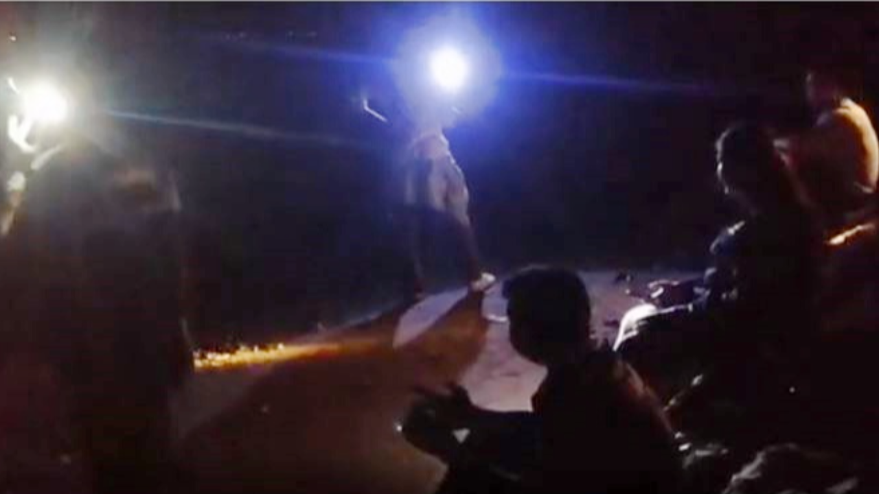 สยอง พบศพ "หัวขาด" ลอยเกยหาดบ้านคลองสน คาดอาจถูกฆ่าโยนทะเล-คลื่นซัด