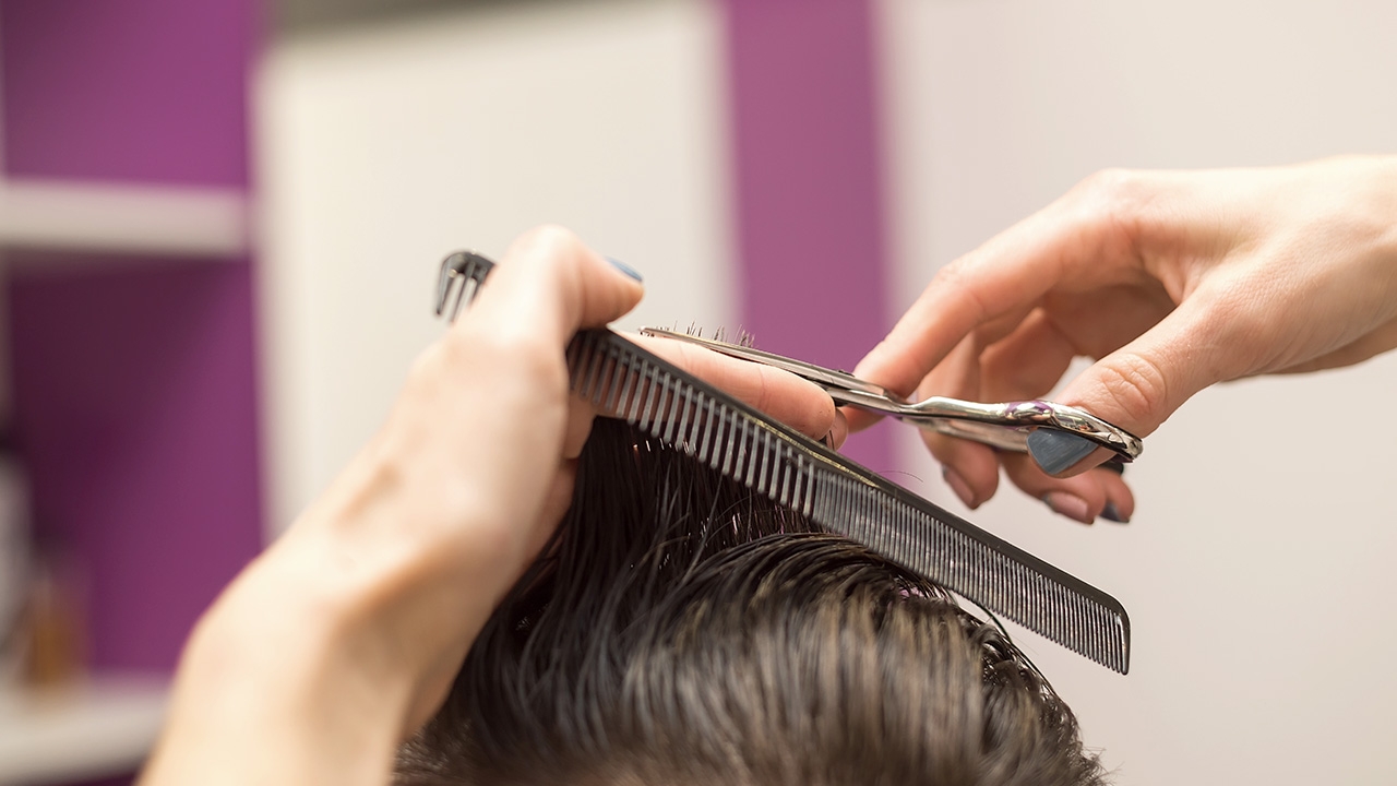 'ห้ามตัดผมวันพุธ' ความเชื่อคนโบราณชอบพูด ไม่เชื่ออย่าลบหลู่ 