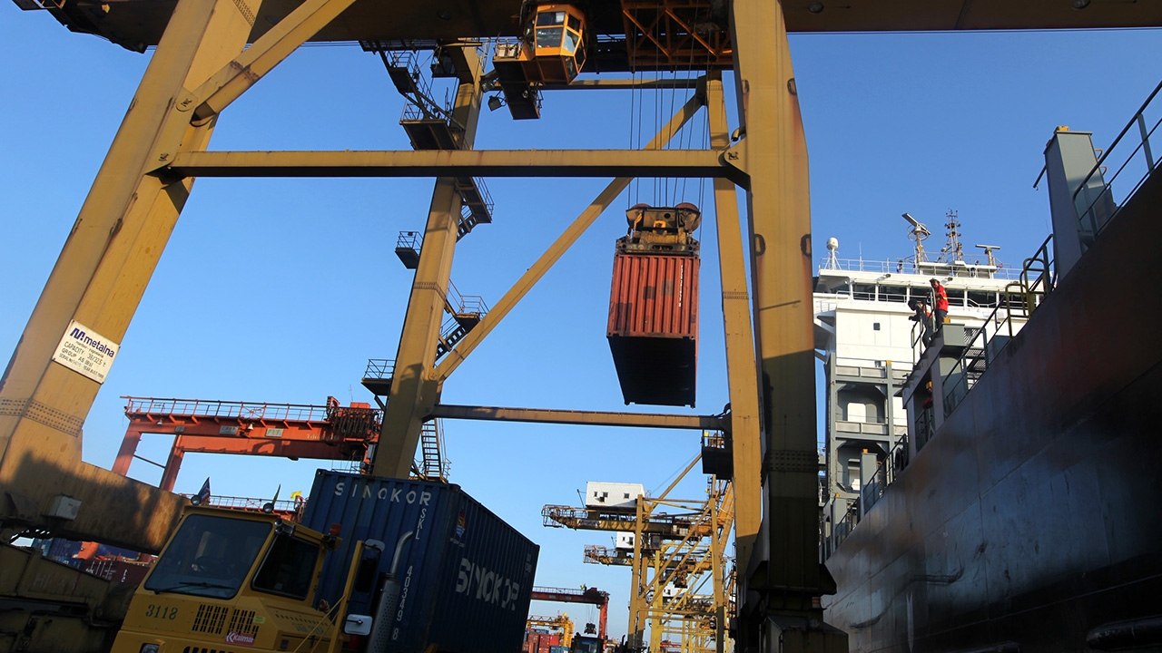 สินค้าในประเทศขาดตลาด ผวาคลัสเตอร์โรงงานใหม่ๆ กระทบส่งออก