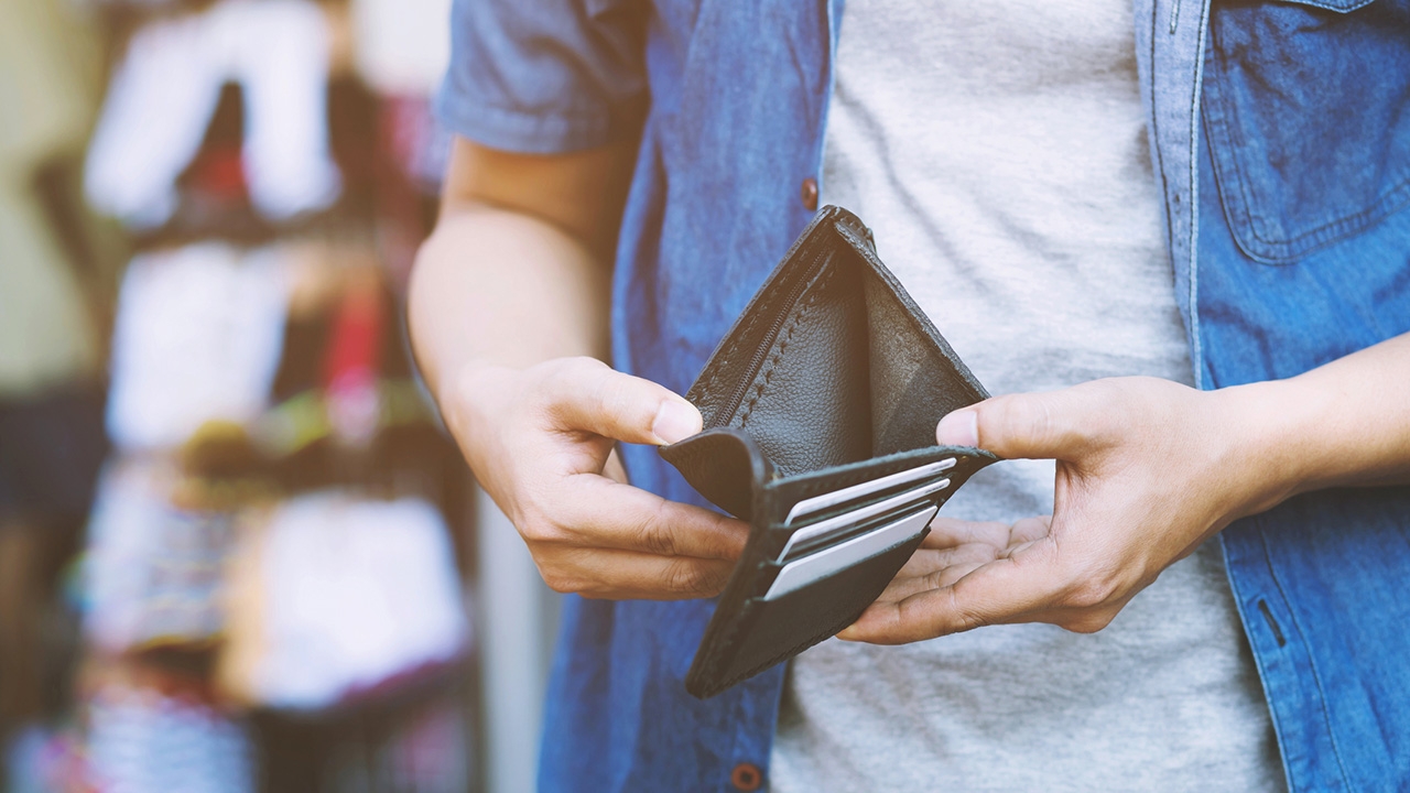 หนี้ครัวเรือนพุ่งจ่อแตะ 93% จีดีพี ธปท.กังวลคนผ่อนไม่ไหวจี้แบงก์ช่วยลูกหนี้ด่วน