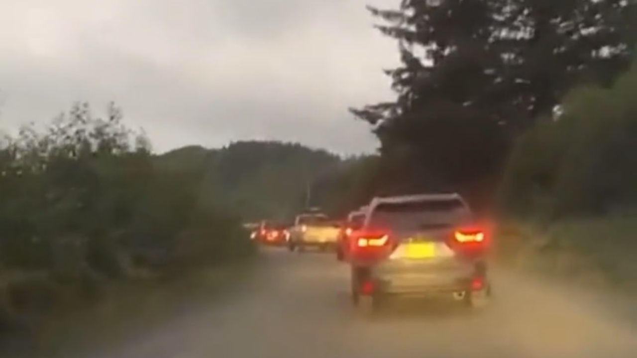 นาทีหนีตาย ไซเรนเตือนสึนามิดังระงม แผ่นดินไหว 8.2 เขย่าอะแลสกา (คลิป)