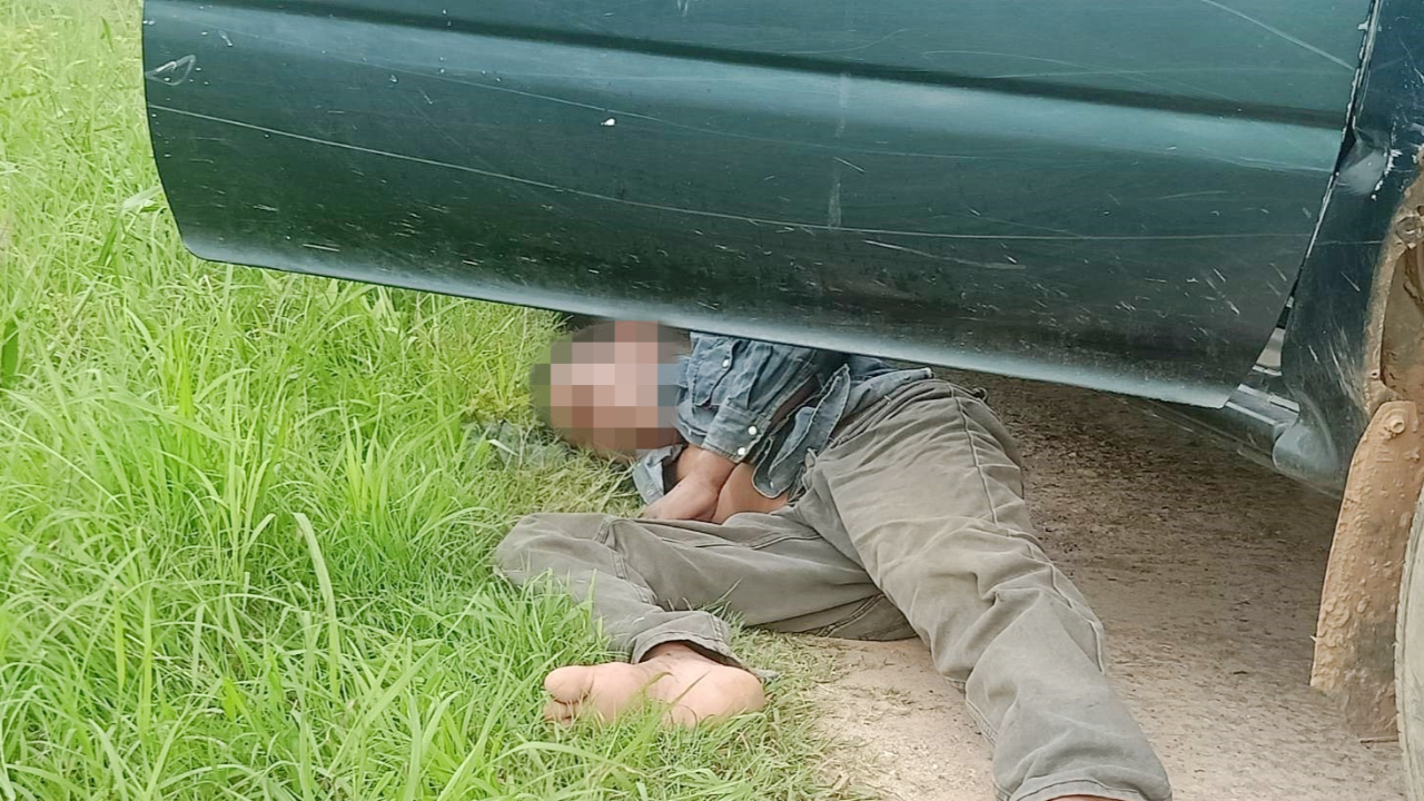 "ผวาโควิด" ชายจอดรถ-ล้มฟุบข้างทาง ทำตื่นทั้งบาง ที่แท้เมา-ขับต่อไม่ไหว