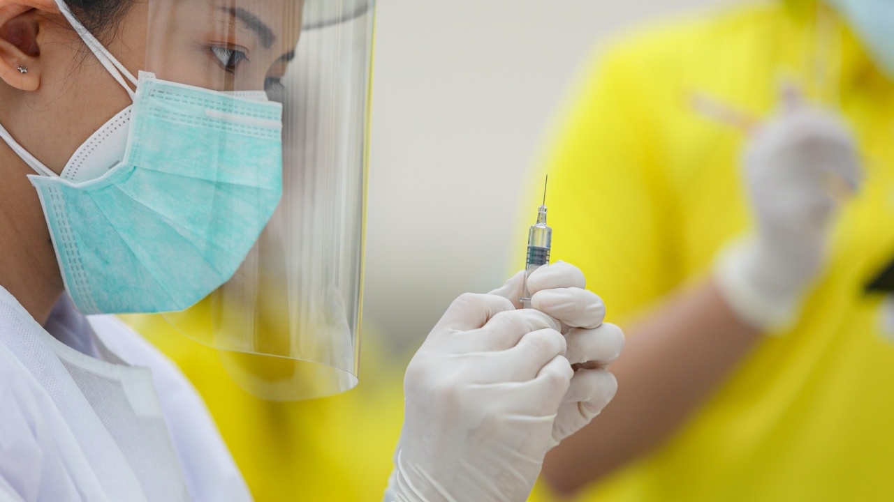 สวมสิทธิ์ฉีดวัคซีนที่บางซื่อ ส่อคนในทำเอง พบแอบกรอกข้อมูลช่วง 2-4 ทุ่ม