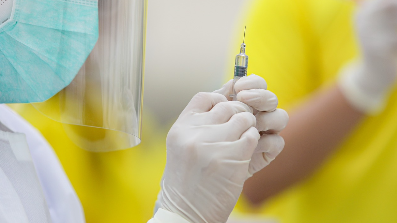 มอบ ก.ต่างประเทศ-ภาคธุรกิจ ช่วยเจรจาวัคซีน นายกฯ ยันไม่เคยมีปัญหากับสื่อ