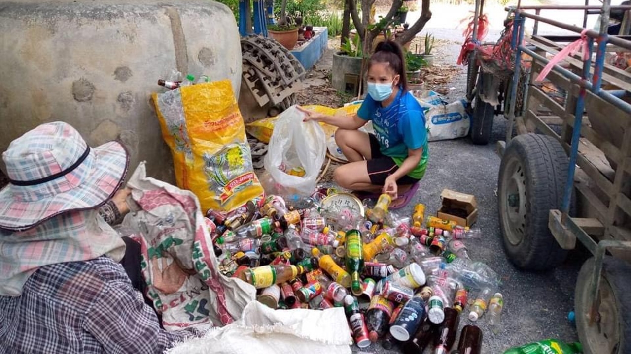 ลูกทุ่งดัง อัมพร แหวนเพชร ต้องเก็บของเก่าข้างถนนขายหาเงินเลี้ยงปากท้อง 