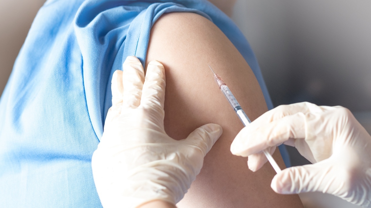 สธ. เริ่มฉีดวัคซีน "ไฟเซอร์" ป้องกันโควิด ให้บุคลากรทางการแพทย์แล้ว