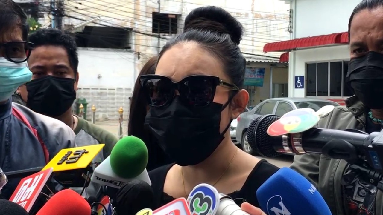 เอ็มมี่ เข้าเยี่ยม ทอยทอย เผยเพิ่งเซ็นสัญญา ไม่ทราบชนวนเหตุทะเลาะ