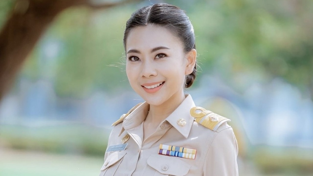 อดีตนักร้องเสียงดี เนย ซินญอริต้า อาชีพปัจจุบันนั่งเก้าอี้เลขาฯ สภาอบจ.