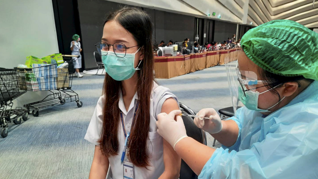 ยอดฉีดวัคซีนทั่วประเทศทะลุ 20 ล้านโดสแล้ว วานนี้ฉีดได้เพิ่มกว่า 6 แสนโดส