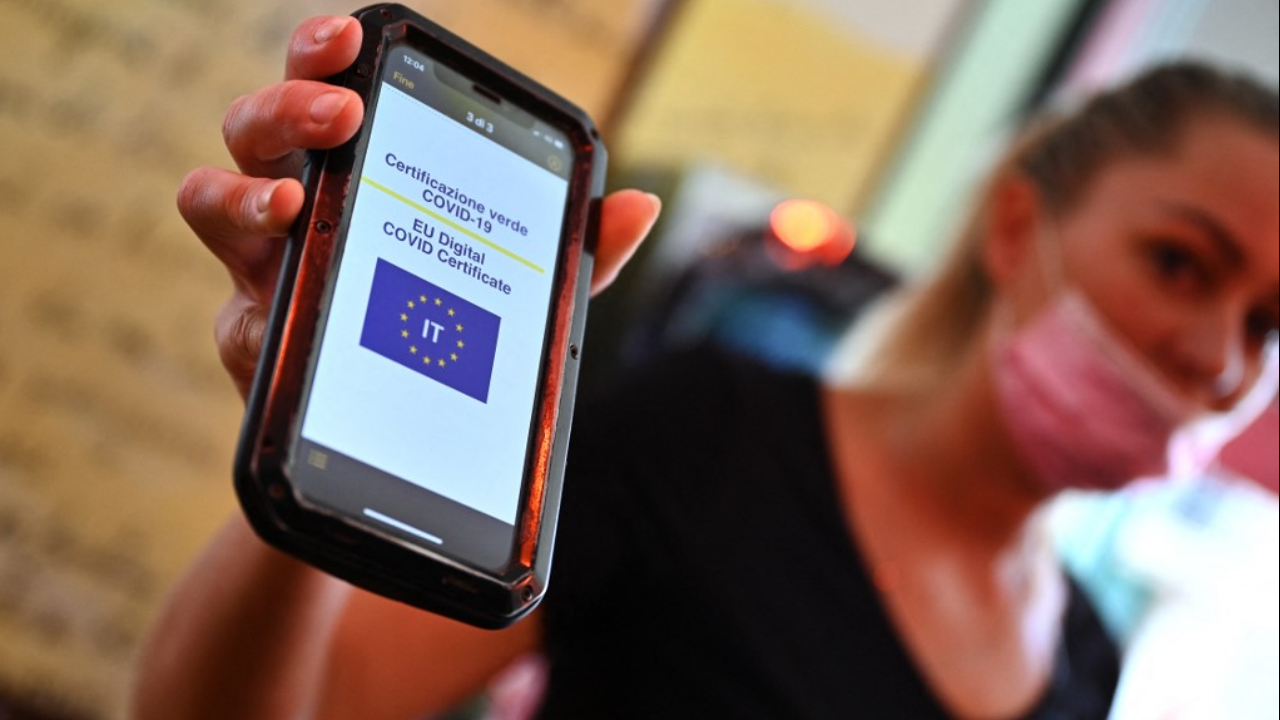 อิตาลีไฟเขียวบังคับใช้ "กรีนพาส" ยืนยันการฉีดวัคซีน ในสถานศึกษา-เดินทางไกล 