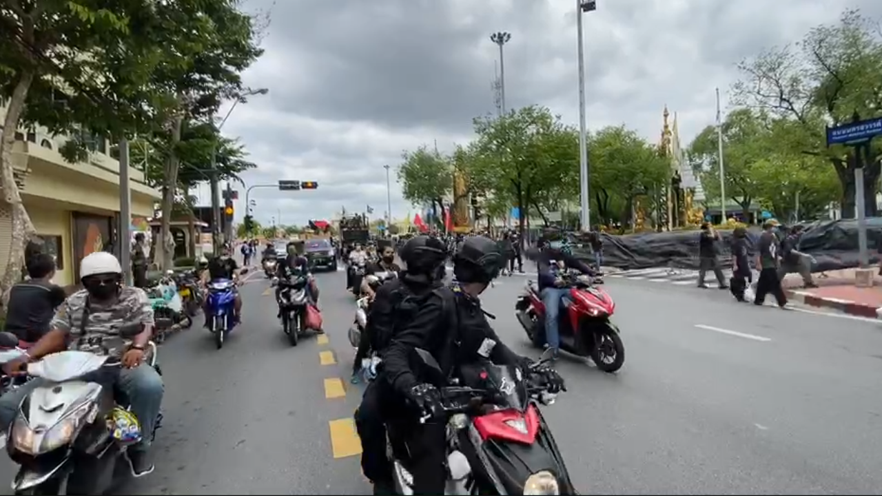 เยาวชนปลดแอก ประกาศแกงหม้อใหญ่ เปลี่ยนจุดหมายม็อบ 7 สิงหา ไปทำเนียบฯ (คลิป)