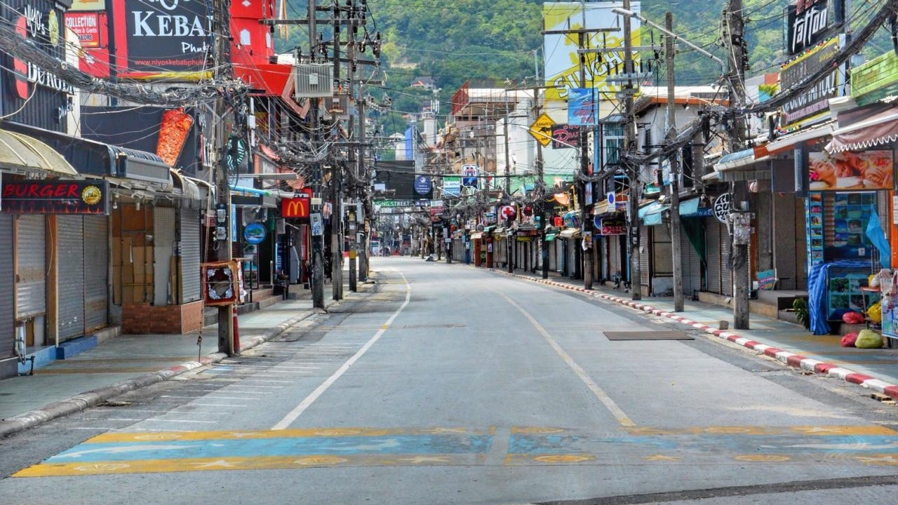 ภูเก็ตปิดเกาะต่ออีก 14 วัน ห้ามคนนอกพื้นที่เข้าจังหวัด ยกเว้น 16 กลุ่ม