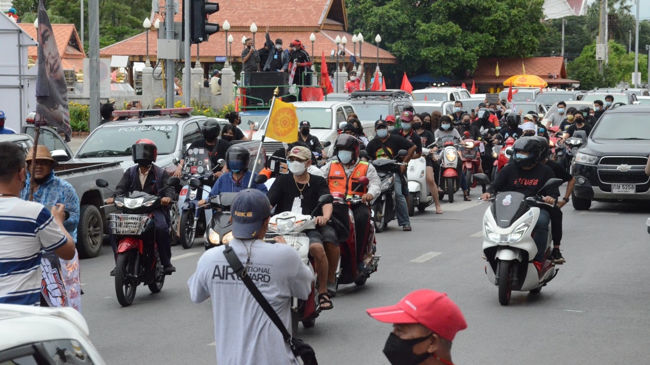 โคราชและขอนแก่น จัดคาร์ม็อบคู่ขนาน ขับรถไล่ลุงรอบเมือง ยันยึดสันติวิธี