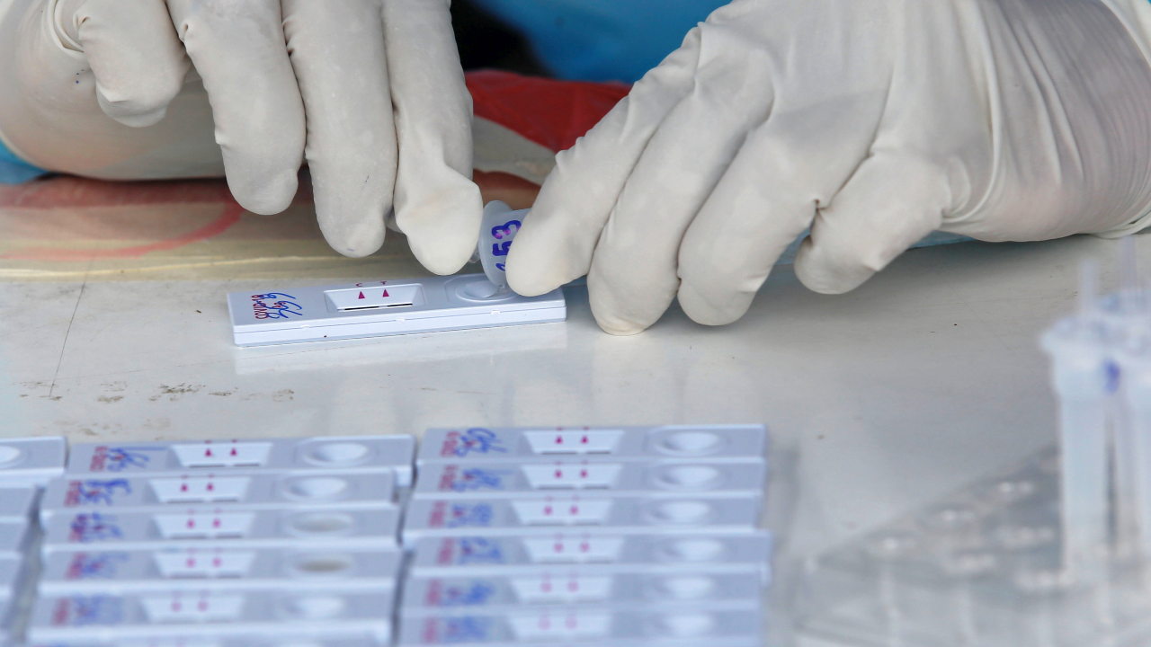 ศบค. เผยผลตรวจ Antigen Test Kit ทั่วประเทศพบผลบวกอีก 803 ราย