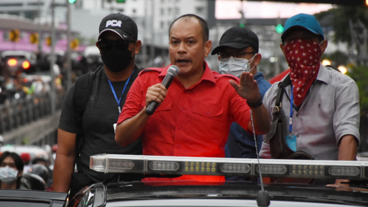 “ณัฐวุฒิ” ห่วงความรุนแรง รับคุมกลุ่มสายบวกไม่อยู่ ยัน ขอยึดแนวทางสันติ