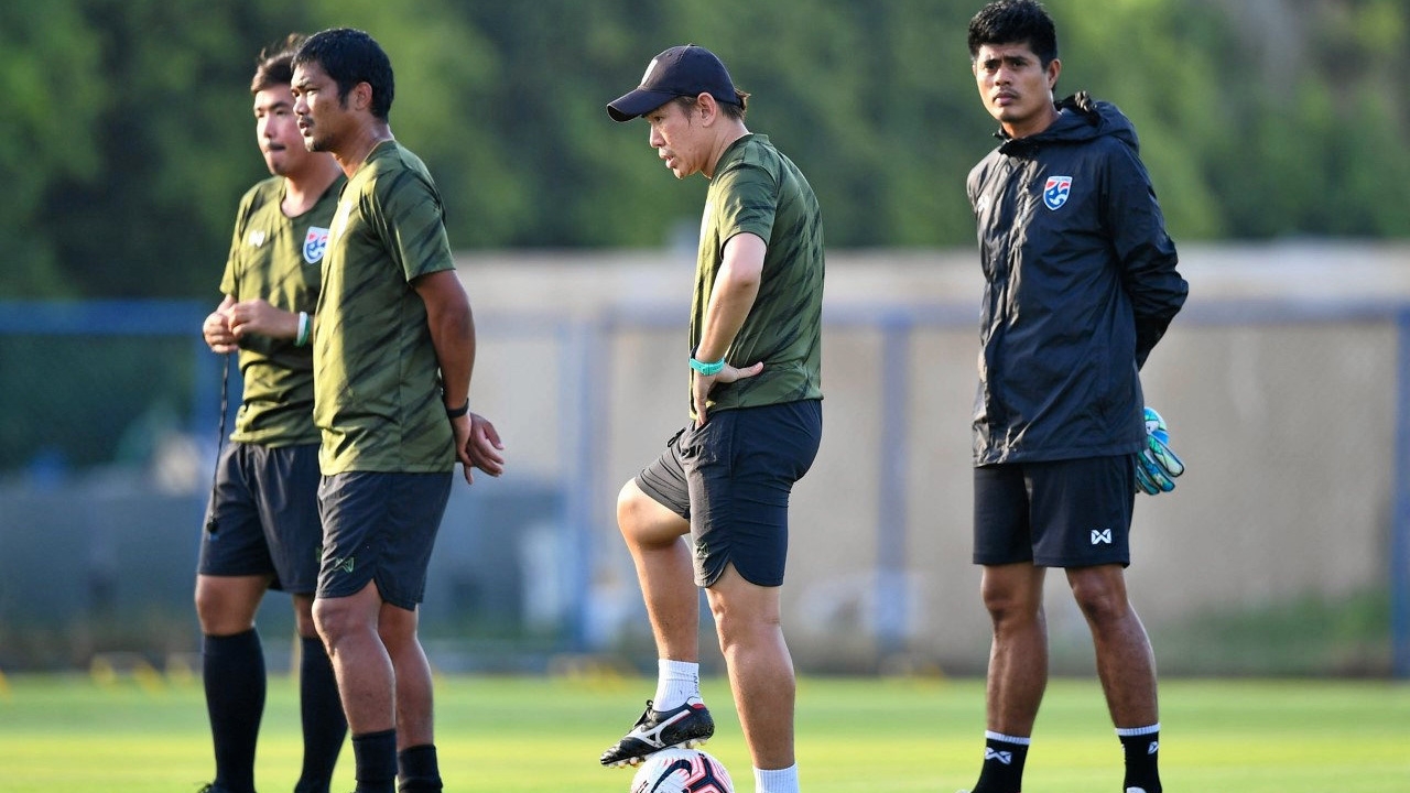 โค้ชไทย หรือโค้ชนอก