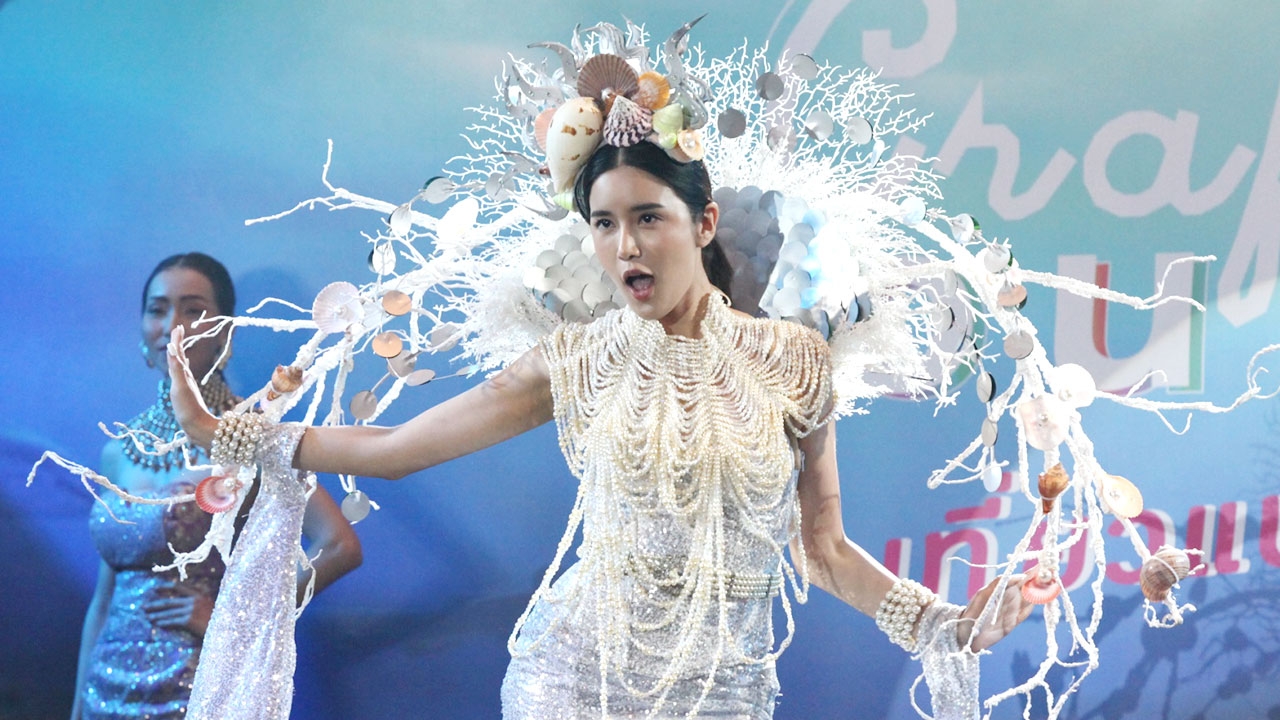 "คะน้า" นางร้ายสายฮา ขายขำล้มหน้าคว่ำกลางเวที ใน "เกาะรัก กลหัวใจ"