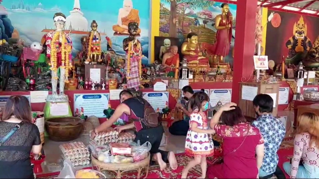 ชาวบ้านคึกคัก มาขอพร "ไอ้ไข่" ยิ้มหวานได้ "เลขเด็ด" ลุ้นโชค 16/8/64 (คลิป)