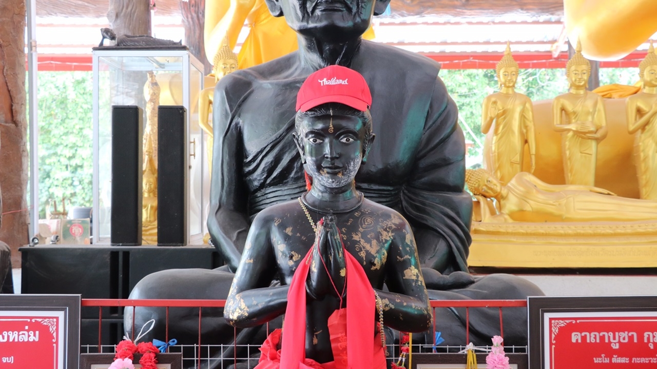 คอหวยขอโชค "กุมาระไข่" วัดป่าบึงหล่ม ลุ้น "เลขเด็ด" ประทัด-ธูปเสี่ยงทาย (คลิป)