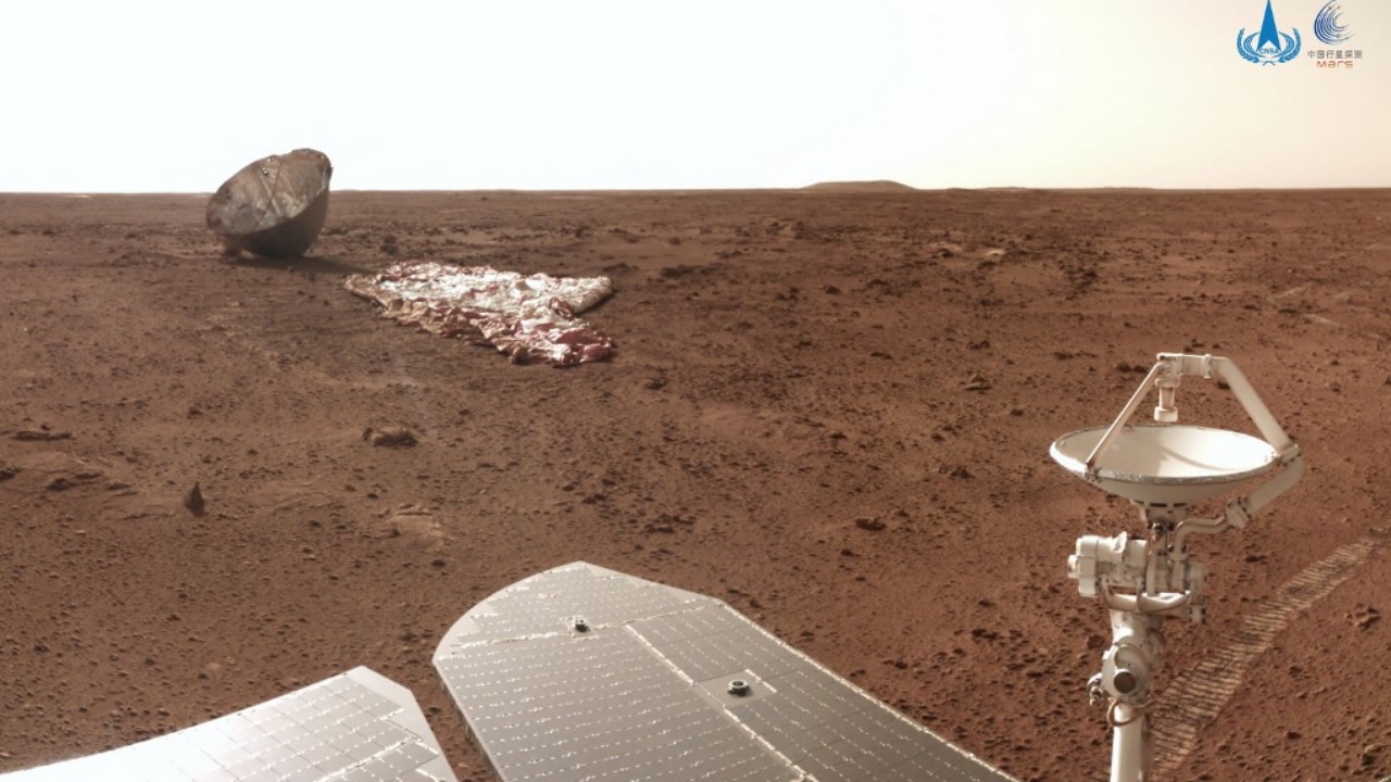 ยานจู้หรงเผยภาพใหม่ ย้ำความสำเร็จในการสำรวจดาวอังคาร