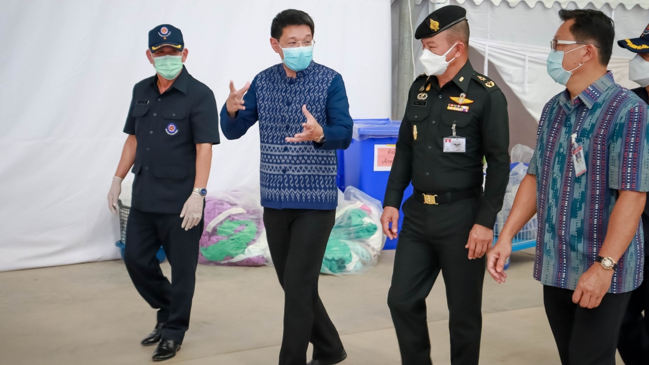 นพค.21 พร้อมจิตอาสา 904 นำสิ่งของมอบให้ รพ.สนาม ช่วยผู้ป่วยโควิดอุดร