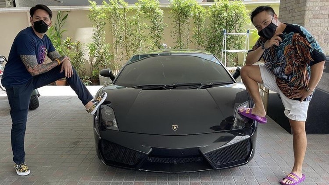 ดีเจภูมิ-แทค ภรัณยู เอาเท้าเหยียบหน้ารถ จน เป๊ก สัณณ์ชัย ต้องเข้ามาเตือน