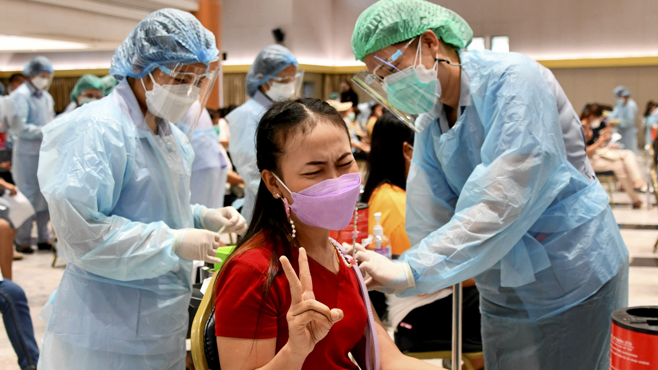 ยอดฉีดวัคซีนไทยสะสมทะลุ 29.5 ล้านโดสแล้ว วานนี้ยังเกินเป้า 6.6 แสนโดส