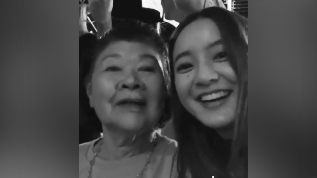 อิ้งค์ วรันธร สูญเสียคุณย่า โพสต์เศร้าอยู่ไหนโบกมือส่งกำลังใจด้วย (คลิป)