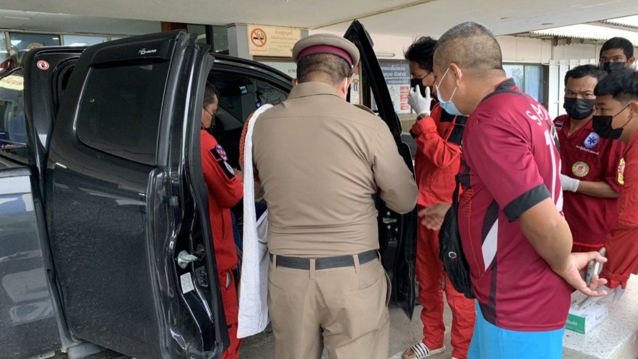 หนุ่มแก๊งยาโดนเมียขโมยเงินแสน หนีมาปรนเปรอเพื่อน คุยไม่จบยิงพรุนดับคารถ