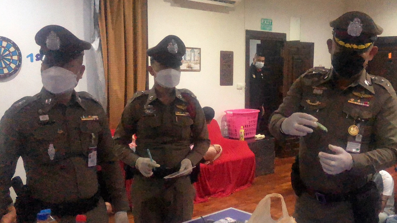 บุกทลายปาร์ตี้ 2 ก๊วน มั่วสุม "ฉลองวันเกิด" ไม่สนคำสั่งเคอร์ฟิว