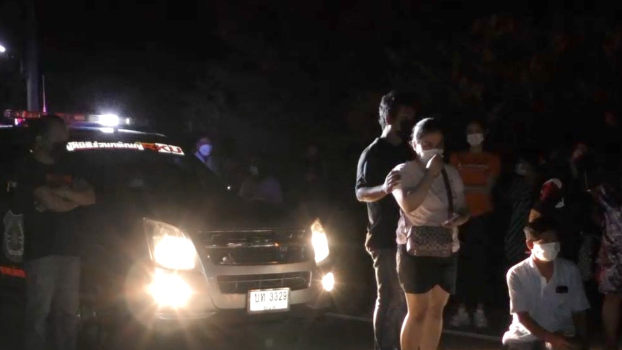 หนุ่มควบ จยย.ฝ่าความมืด หมาวิ่งตัดหน้า-ชนตูม กระเด็นดับสลด