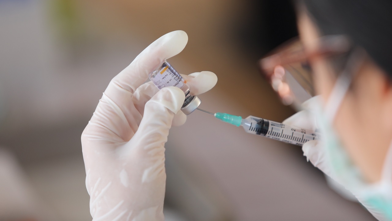 หมอโอภาส ห่วงกลุ่มที่ได้รับซิโนแวค 2 เข็ม ภูมิเริ่มตก ควรได้รับวัคซีนเข็ม 3