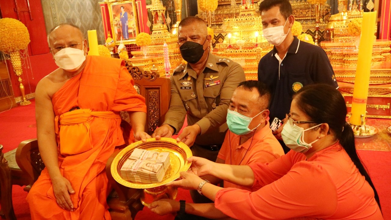 ร.ต.อ.ถูกหวย 30 ล้าน แก้บนหลวงพ่อเพชรมอบ 1 ล้านซ่อมหลังคาโบสถ์วัดท่าหลวง