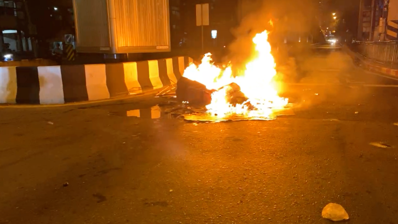 เกิดกองไฟ บริเวณแยกประชาสงเคราะห์ ใกล้ รพ.ดูแลเด็กพิเศษ ล่าสุดไฟดับแล้ว