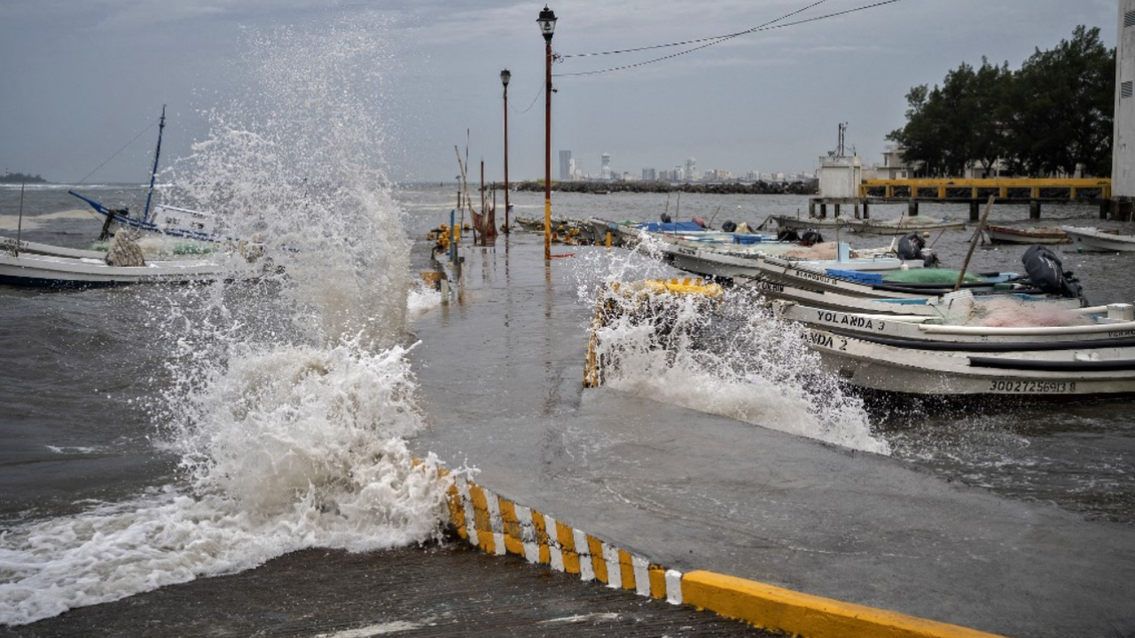 แถบนิวอิงแลนด์ สหรัฐฯ เตรียมพร้อมรับมือเฮอริเคนลูกแรกในรอบ 30 ปี