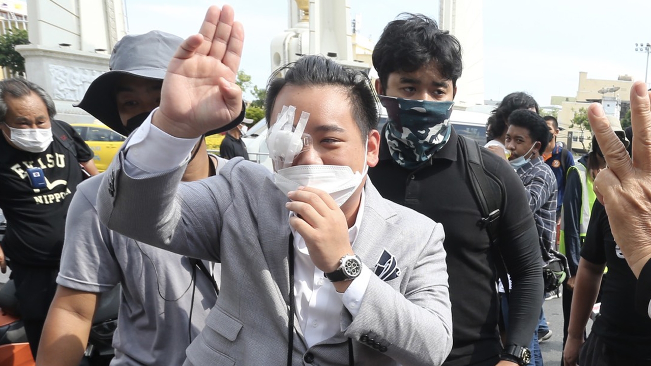 ตำรวจลุยจับแหลก ม็อบทะลุแก๊ส โจ๋ร่วม 35 คน "นัท" ตาเดียว สู้ต่อ "ทะลุฟ้า" (คลิป)