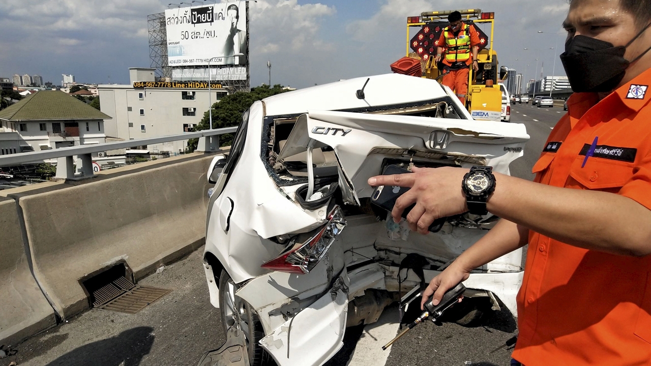 ขนยาดวงดับ ชนทางด่วน หล่นมาตาย เจออยู่ในศพ