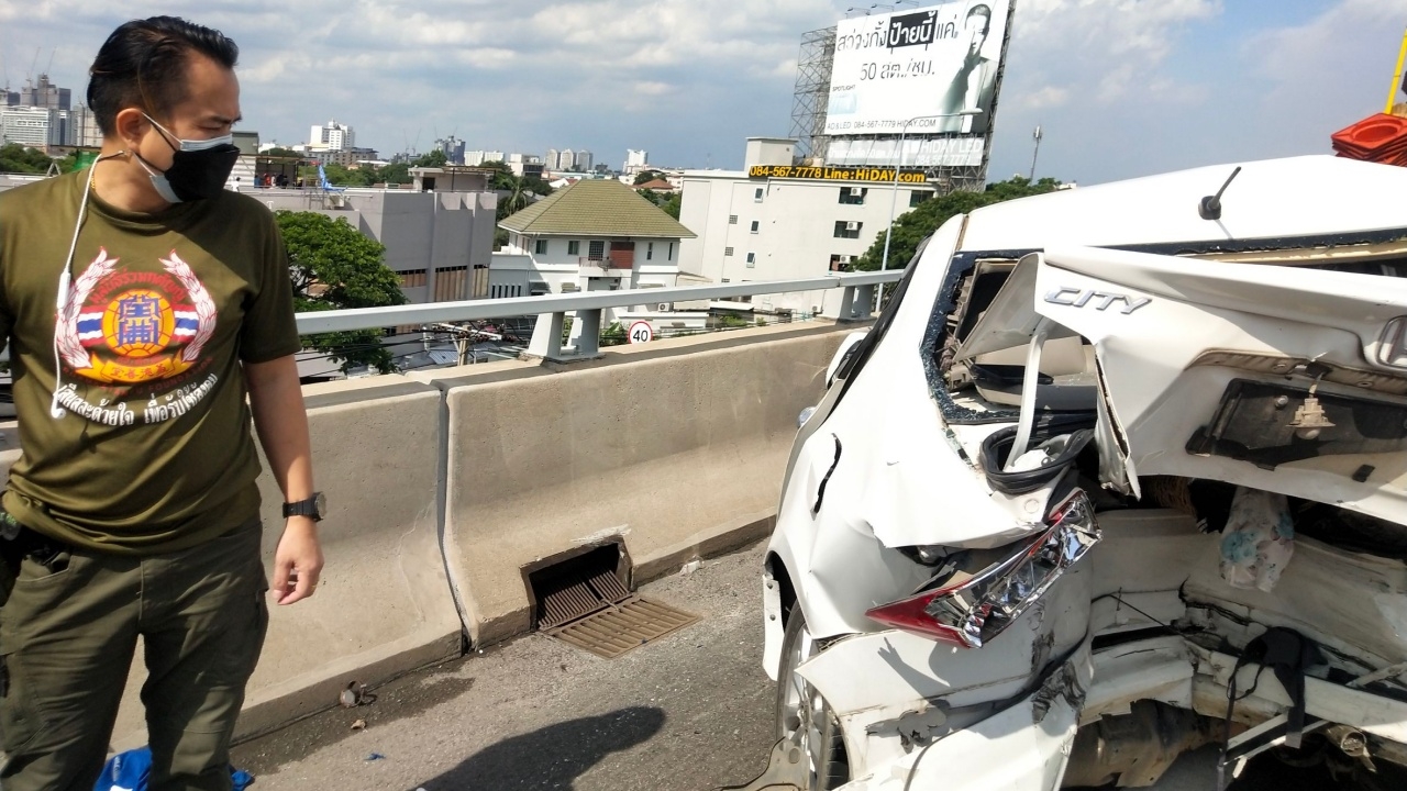 เพื่อนคนขับเก๋งซิตี้ตกทางด่วนดับ อาการโคม่า ตำรวจยังไม่รู้ที่มายาเสพติด