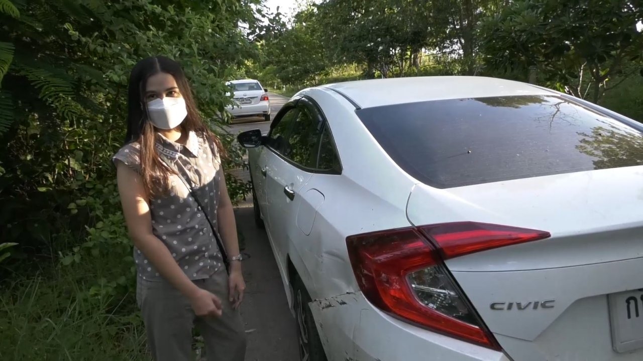 สาวคู่กรณีเก๋งแดงเบียดปาดชน เผยค่าซ่อมเป็นแสน ตร.เร่งรวมหลักฐานแจ้งข้อหา