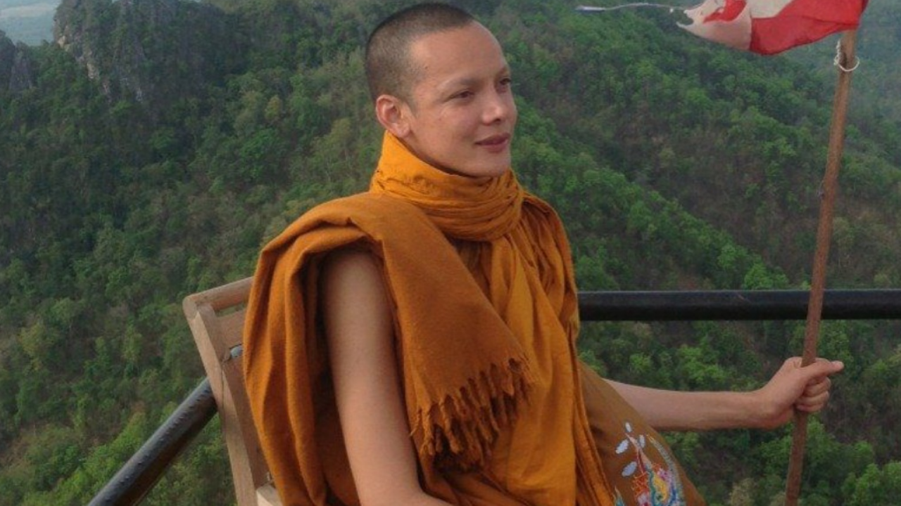 พระแจ๊ส อดีตมิสทิฟฟานี่ เปิดใจ พส.ไลฟ์สด ธรรมะต้องไม่มีกำแพงเรื่องภาษา