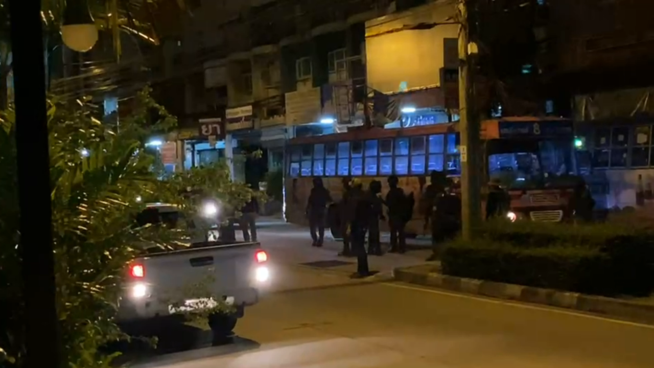 รวบได้แล้ว หนุ่มจี้คนขับสาย 8 เผยตกงาน-เครียดปัญหาส่วนตัว 