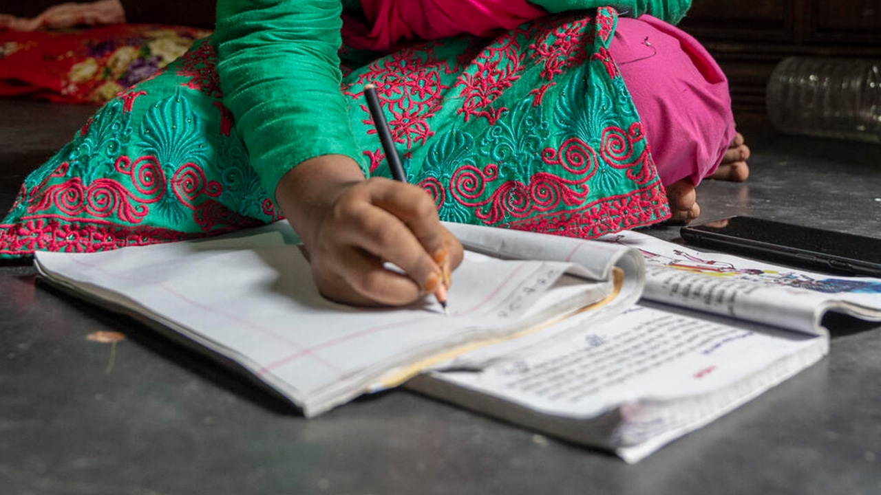 วิกฤติโควิด โรงเรียนปิดยาวนาน เด็กไทยครึ่งประเทศ ไม่พร้อมเรียนออนไลน์