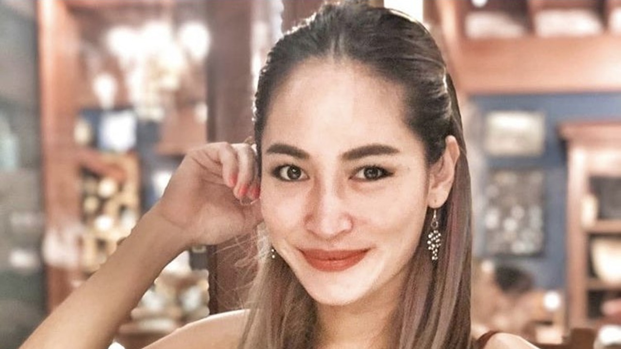 พลอย พลอยพรรณ เชิญลูกเข้าเรียนออนไลน์ ไม่ต้องเหนื่อยเดินทาง