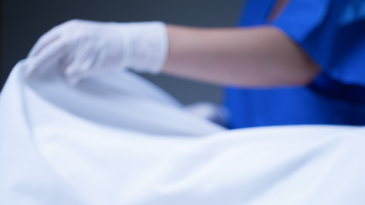 รพ.สวรรค์ประชารักษ์ แจงออกใบรับรองการตาย ผู้ต้องหาในคลิป ผกก.โจ้