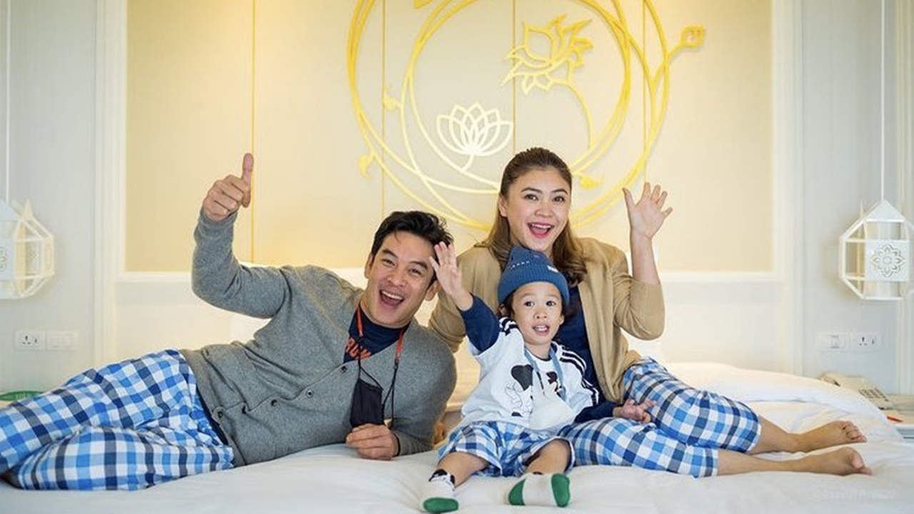 แอน ภัททิรา เผยภาพลูกชายเปิดเทอมวันแรกใส่ชุดนักเรียนนั่งเรียนออนไลน์