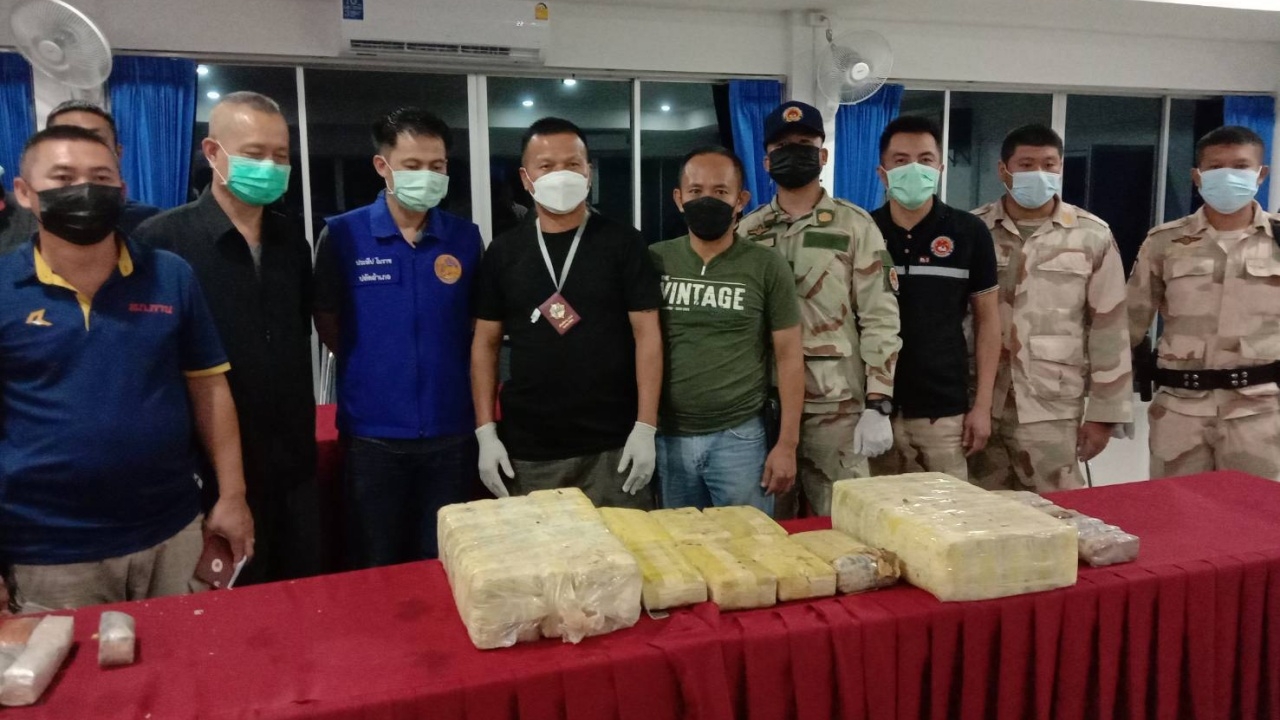 เชียงราย พบยาบ้าลอยตามแม่น้ำลาว แม่น้ำอิง ผงะเก็บได้ 6.2 แสนเม็ด