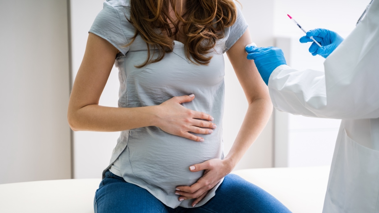 รพ.จุฬาลงกรณ์ ชวนหญิงตั้งครรภ์-เด็กป่วย 7 โรคเรื้อรัง ลงทะเบียนฉีดวัคซีนไฟเซอร์