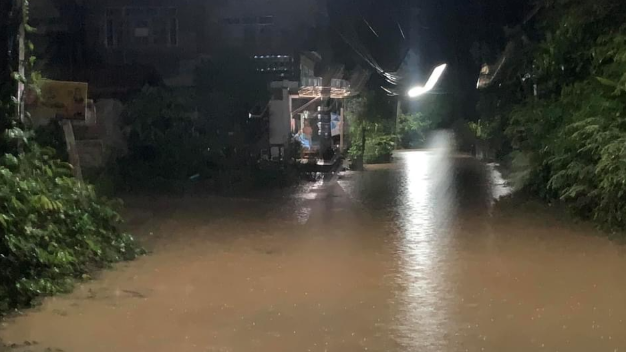 ฝนถล่ม "เพชรบูรณ์" น้ำป่าทะลักท่วม "หล่มเก่า" 2 หมู่บ้านอ่วม-จมบาดาล