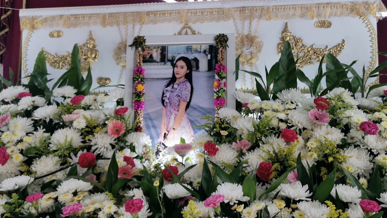 แม่ร้อง ลูกสาวตายหลังฉีดแอสตราฯ เข็มแรก แพทย์ระบุ "ไม่ทราบสาเหตุ"