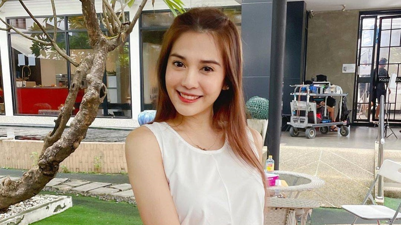 พั้นช์ วรกาญจน์ ไปฉีดวัคซีนเข็ม 2 โชว์บัตรคิวเลขสวย ชาวเน็ตแห่คอมเมนต์